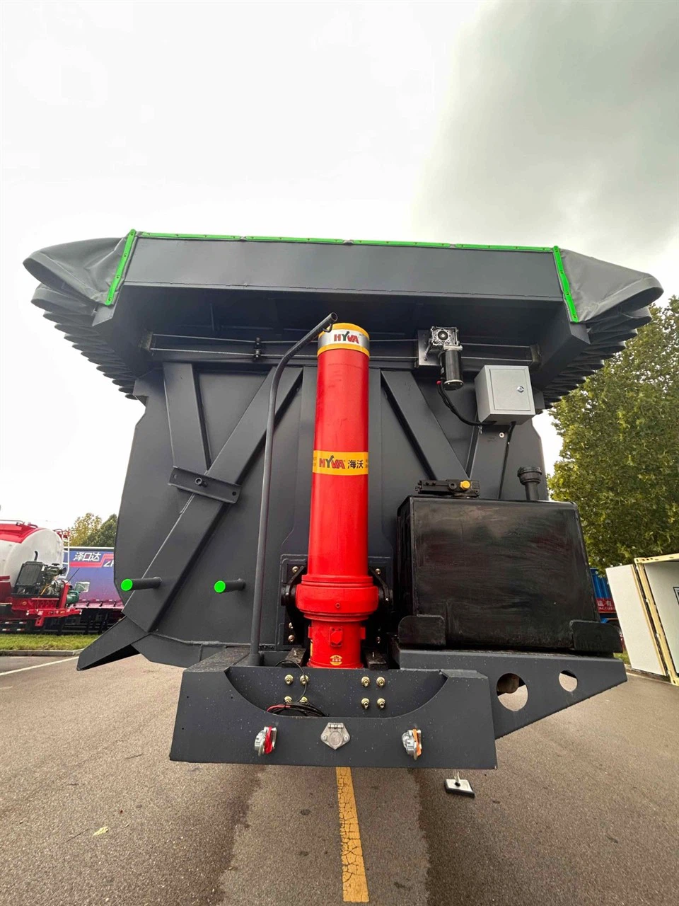 Four-axle Dump Semi-trailer suppliers